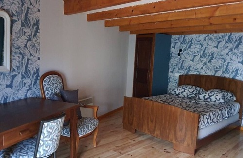 Vic-le-Comte House | Maison de Village F2 60m² Avec Cour Fermée