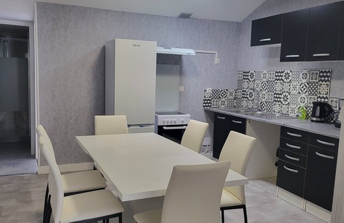 Matha House | Maison de Ville Rénovée à Neuf Située Dans un Calm