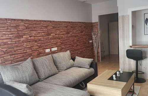 Matha House | Maison de Ville Rénovée à Neuf Située Dans un Calm