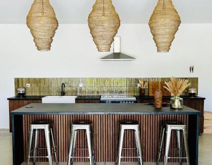 Guizengeard House | Maison des Lacs Bleus