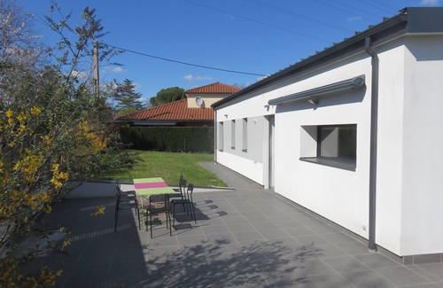 Issoire House | Maison Deville: quiet house with garden