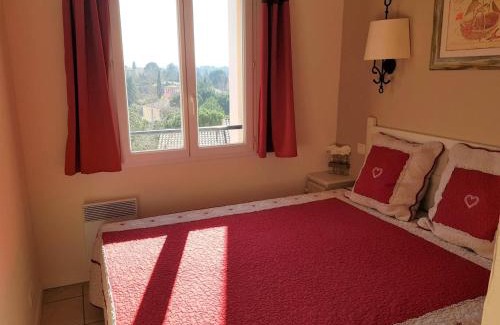 Rouret House | Maison Duplex 8 Pers avec Terrasse, 3 Ch, Parking Gratuit, Animaux Admis, Accès Piscine - FR-1-382-128