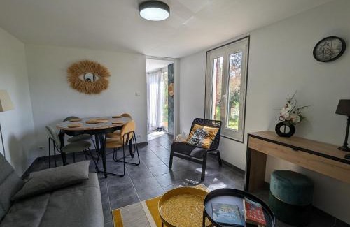 Le Menoux House | Maison en Berry avec jardin clos et terrasse - draps et ménage inclus - FR-1-591-408