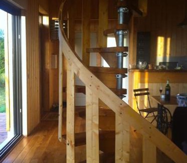Nuits House | Maison en bois dans un pré