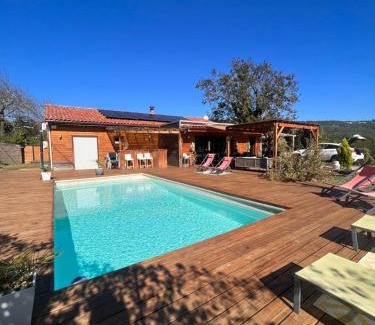 Lavelanet Ski Chalet | Maison en bois , plein pieds,piscine privative
