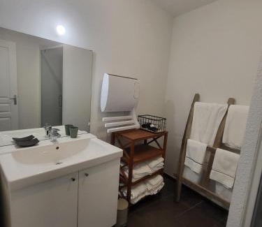 Taix House | Maison en pierre rénovée