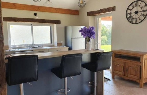 Pern House | Maison en Pierre Situé au Milieu des Champs de blé