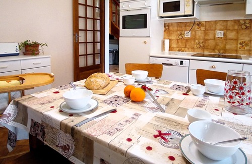 Clugnat House | Maison Familiale Dans un Écrin de Verdure