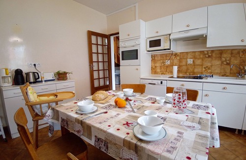 Clugnat House | Maison Familiale Dans un Écrin de Verdure