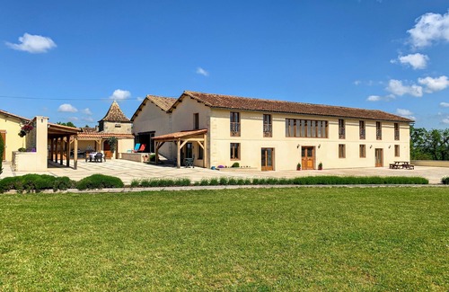 Blanzaguet-Saint-Cybard House | Maison 500m2, Piscine Intérieure, Bar, Billard, Grand Jardin