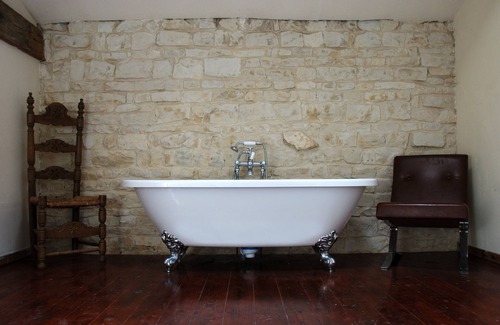 Villeneuve-la-Comtesse House | Maison Du Puits (4 Bedrooms, Sleeps 10/12)