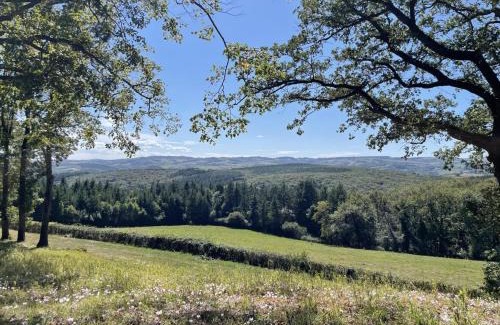 Ebreuil House | Maison indépendante avec terrasse, WIFI, jardin, proche château - FR-1-489-70