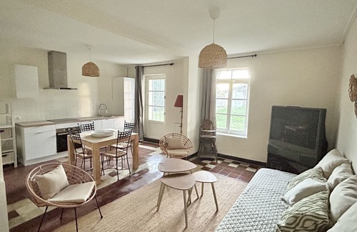 Nerigean House | Maison Indépendante Dans un Château de Charme Avec Piscine Proche de St Emilion