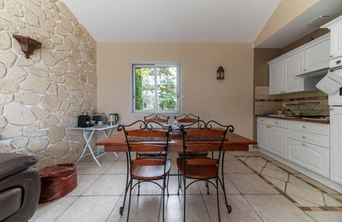 Gannat Villa | Maison indépendante dans propriété avec piscine.
