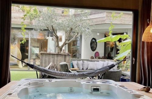 Montrouge Villa | Maison -Jacuzzi -Patio -330M2