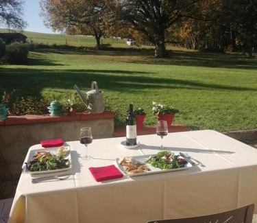 Le Burgaud Bed & Breakfast | MAISON MAUPAS Chambre Bleue