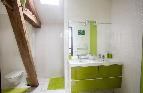 Le Burgaud Bed & Breakfast | MAISON MAUPAS Chambre Bleue