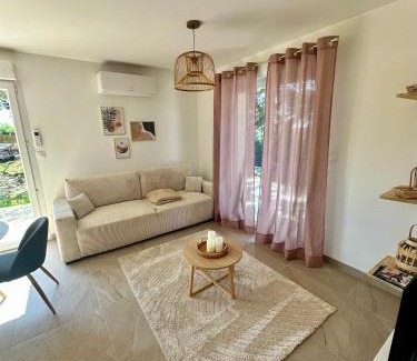 Figeac House | Maison neuve, cadre apaisant,jacuzzi et piscine
