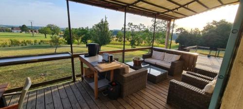 Chillac House | Maison Neuve, relaxing countryside home with pool