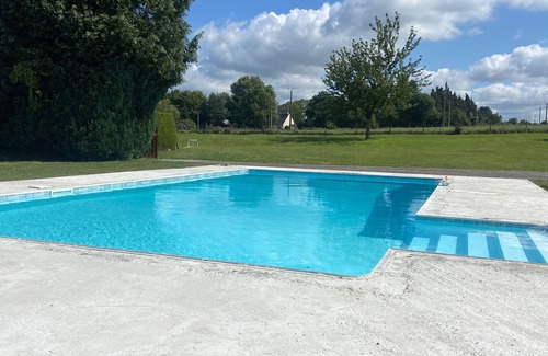 Plasnes Cottage | Maison Normande AU Calme DS UN Hameau Jardin Avec Piscine