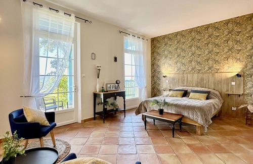 La Fagette Bed & Breakfast | Maison Oléa - "Les Pivoines" bed and breakfast overlooking the Vézère valley