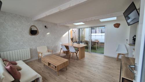 Saint-Georges-de-Didonne Apartment | Maison plein centre ville à 100 m de la plage