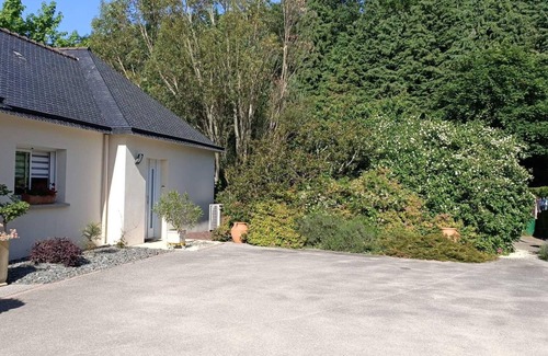Camors House | Maison Plain Pied Avec Grand Jardin Paysager