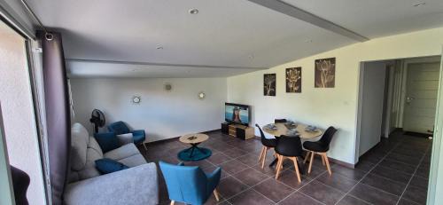 Villevieux House | Maison plein coeur de village