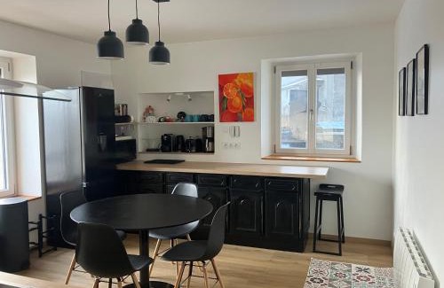Chanat-la-Mouteyre House | Maison pour se ressourcer proche Vulcania - 10 min