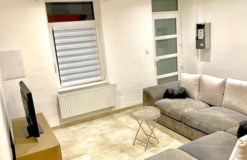Monceau-sur-Sambre House | Maison proche du centre ville de la gare l aéroport de Charleroi
