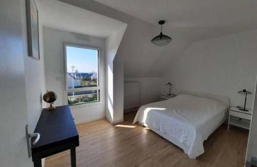 Saint-Jacques House | Maison récente avec vue mer, plage et port à pied