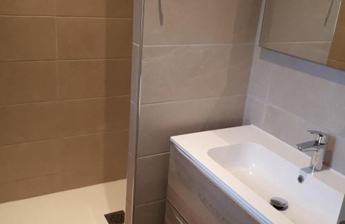 Coutansouze House | Maison rénovée avec jardin, terrasse et Wi-Fi à Coutansouze - FR-1-489-478