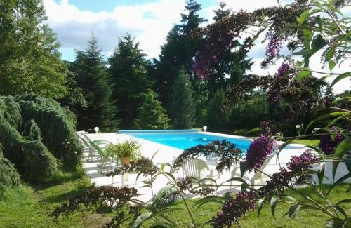 Avermes House | Maison rénovée avec parc, piscine partagée et activités pour enfants - Draps et linge offerts - FR-1-489-324