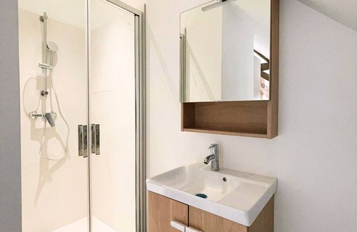 Anzin House | Maison Spacieuse: 6 Chambres,12 Pers, 4 SdB - Confort Total