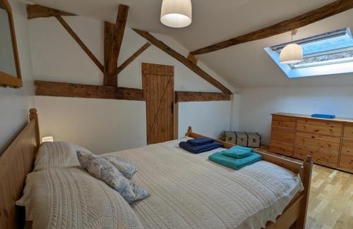 Massignac House | Maison spacieuse avec jardin à Massignac, Internet, parking sur place - FR-1-653-213