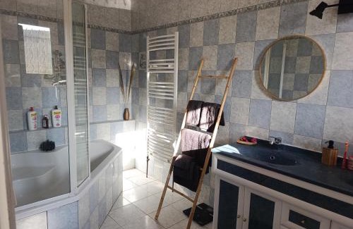 Assier House | Maison spacieuse et chaleureuse