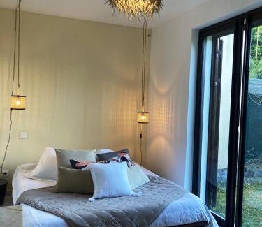 La Montagne House | Maison spacieuse pres de Saint Denis avec jardin ferme