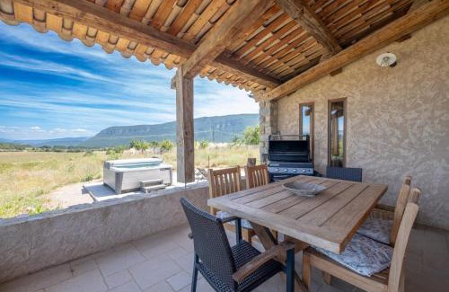 Laragne-Monteglin House | Maison Time-out