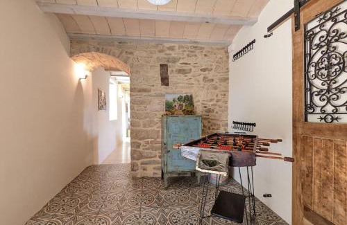 Camors House | Maison typique bretonne avec toit de chaume