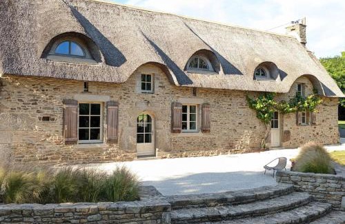 Camors House | Maison typique bretonne avec toit de chaume