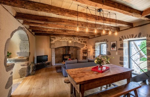 Marmanhac House | Maison typique des monts du Cantal