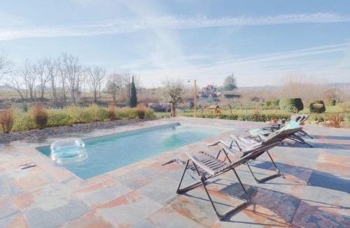 Marnac House | Maison typique du Périgord, séchoir à tabac avec piscine chauffée