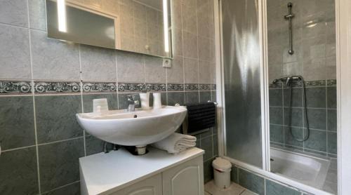 Saint-Jean-le-Vieux Bed & Breakfast | Maison Zubiatia - 3km Compostelle