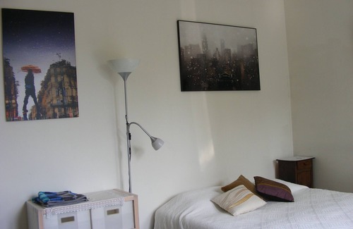 Montreuil Bed & Breakfast | Maisonette at the bottom of a garden, 30 minutes from Paris.