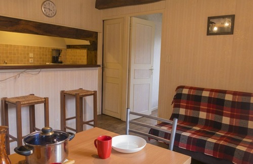 Puy-d'Arnac House | Maisonette in Corrèze | Wifi, TV, terrace and barbecue, private green spaces