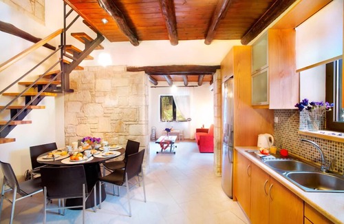 Zourva House | Maisonette in Villa Zourva