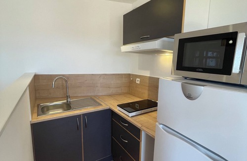 13th Arrondissement House | Maisonnette Calme vue Collines Idéal Pour un Couple Avec un Bébé