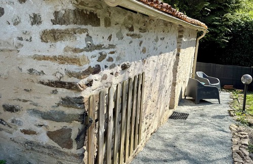 Loge-Fougereuse House | Maisonnette facing the animals