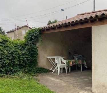 Bourg-en-Bresse House | Maisonnette secteur Monastère De Brou proche Centre