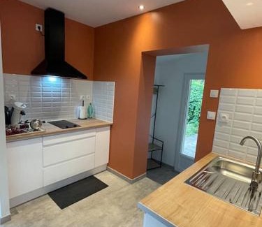 Bourg-en-Bresse House | Maisonnette secteur Monastère De Brou proche Centre
